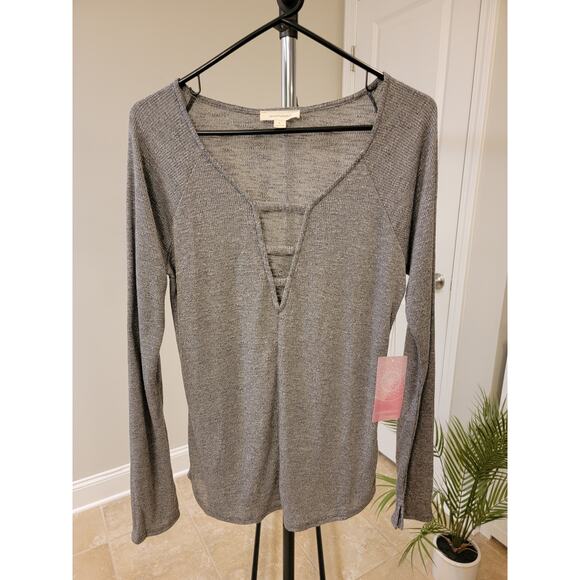 NWT Onetheland Grey Grey Long Sleeve Tee - Picture 1 of 4